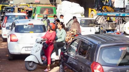 Meerut: roads closed arbitrarily, vehicles keep crawling, Meerut jam echoed in the assembly