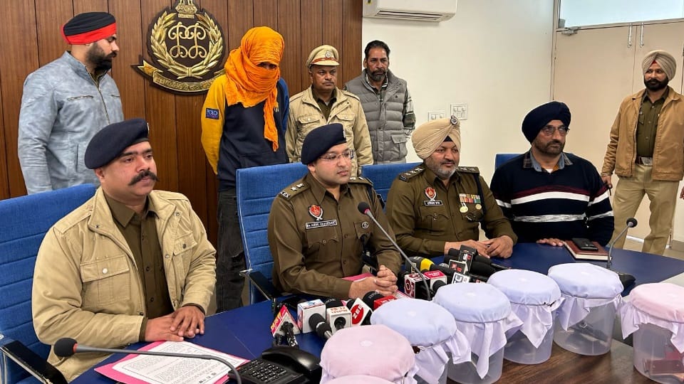 Nawanshahr Police arrested man with 10 pistols