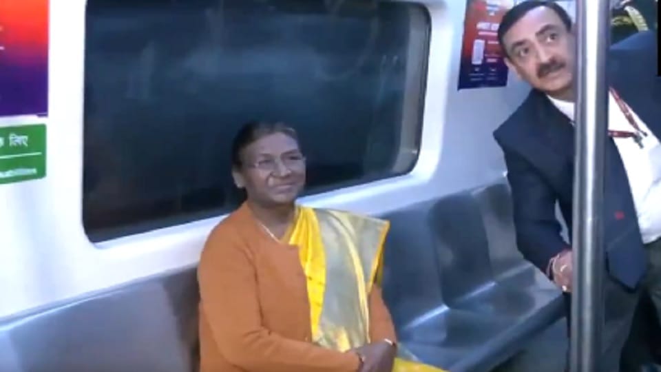 President Draupadi Murmu traveled in Delhi Metro