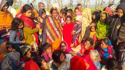 Rohtas: A teacher riding a bike going to school was hit by a speeding bus; death on spot