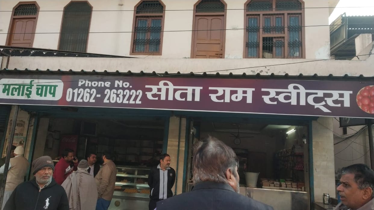 Firing at shop of famous confectioner Sitaram of Sampla in Rohtak, miscreants of Bhau gang demanded ransom