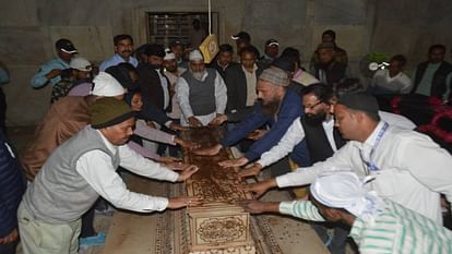 369th Urs celebrated in Taj Mahal Agra sandalwood paste on graves of Shah Jahan Mumtaz in Sandal ceremony