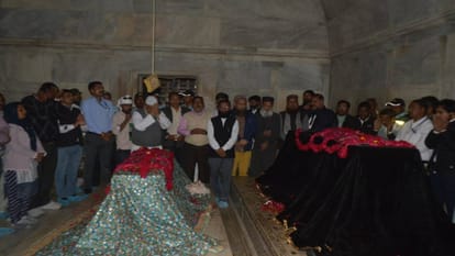 369th Urs celebrated in Taj Mahal Agra sandalwood paste on graves of Shah Jahan Mumtaz in Sandal ceremony
