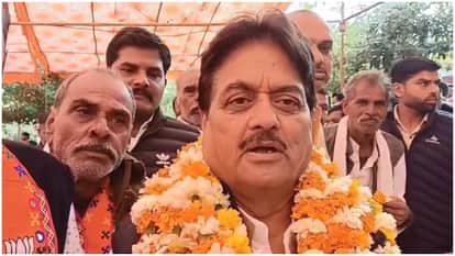 Shock to Congress in Guna Sumer Singh joins BJP Digvijay Singh Jyotiraditya Scindia