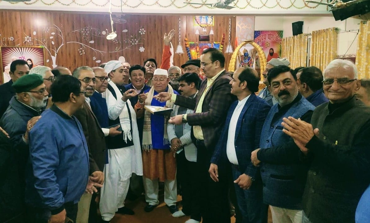 Sindhi community: Sweets distributed on the announcement of Bharat Ratna being given to Advani