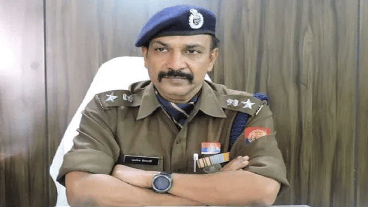 SSP Alok Priyadarshi transferred inspectors in Budaun