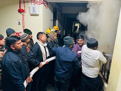 Varanasi News: बीएचयू के सुश्रुत हॉस्टल में लगी आग, सुबह-सुबह हुई घटना से मचा हड़कंप; जानमाल का नुकसान नहीं Fire broke out in Sushruta Hostel of BHU in varanasi