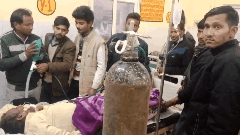 Rented oxygen cylinder saved lives of patients after power cut in Hardoi Medical College