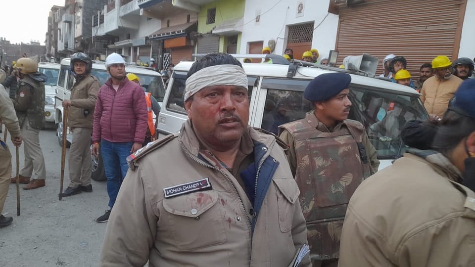 Haldwani Riots Ruckus, stone pelting and arson incident Photos Uttarakhand News in Hindi