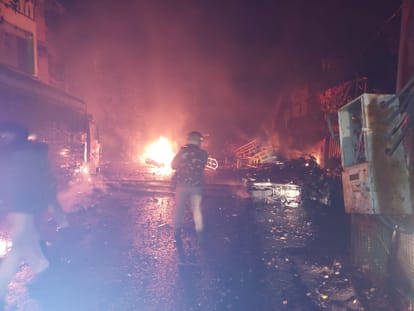 Haldwani Violence Miscreants set fire to more than 70 vehicles police station also burnt