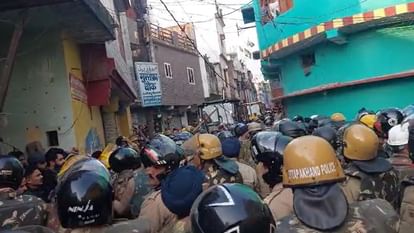 Haldwani Violence Amar Ujala Reporter also Stuck in Riots Told whole Story