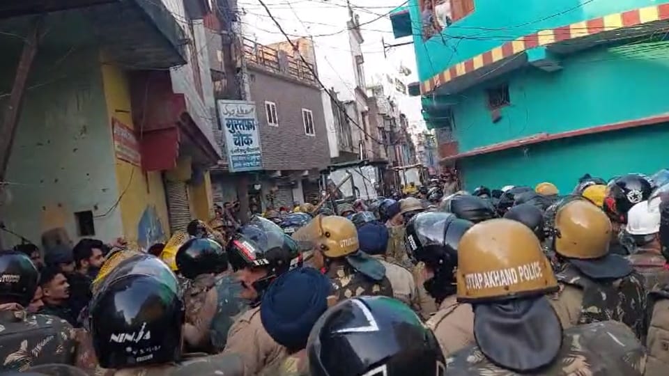 Haldwani Violence Stone Pelting from Roof and People Stuck in Narrow Lanes of Banbhoolpura