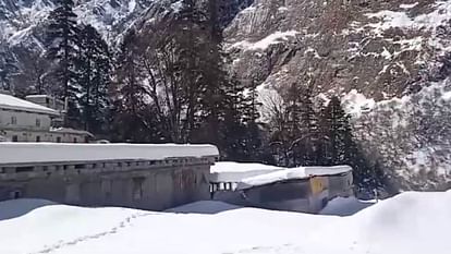 Hemkund Sahib covered with 2-3 feet of snow up to a distance of 7 km from Govind Ghat Uttarakhand Weather