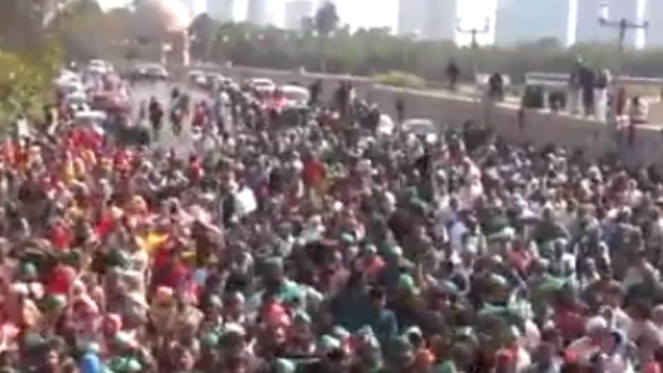 Farmers protest at Noida Authority announced to march to Delhi on tractors photos