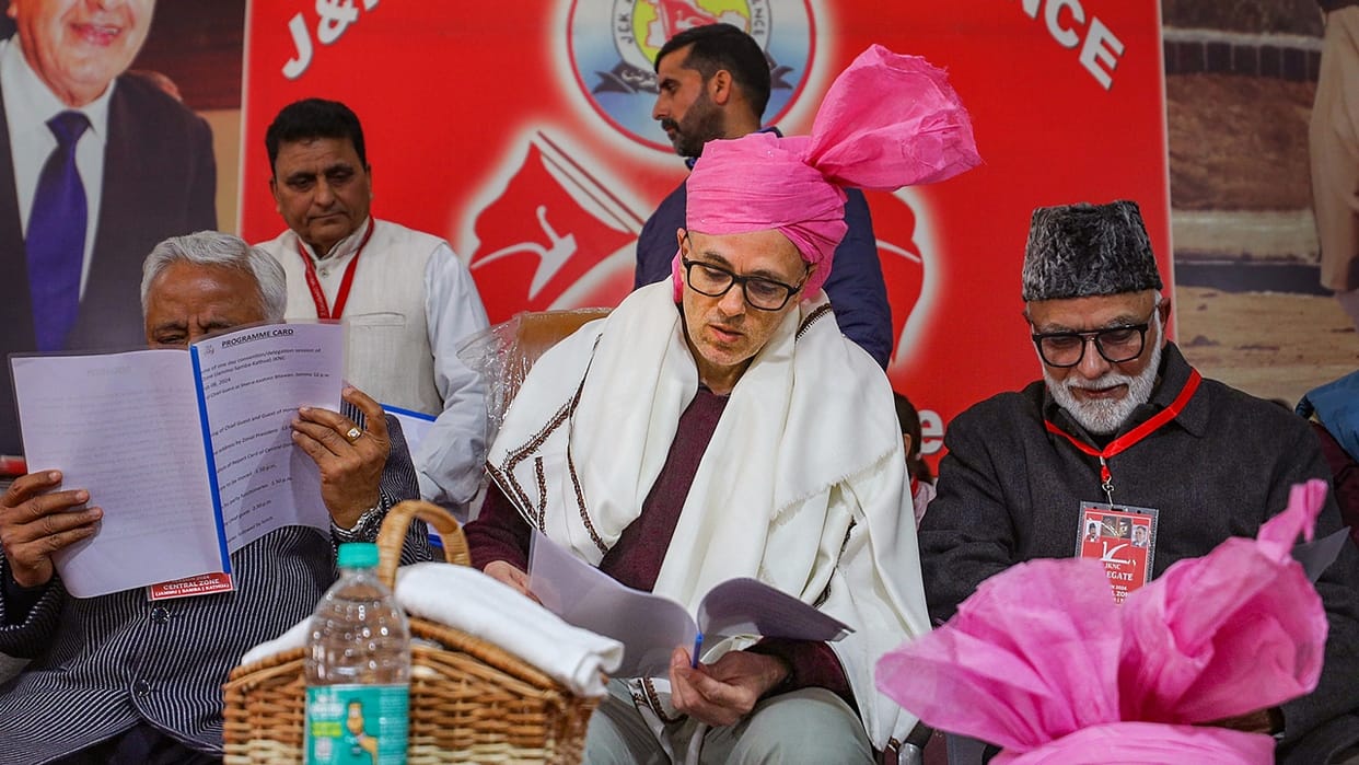 Jammu: Omar Abdullah said Youth  not getting employment contracts being given to outsiders