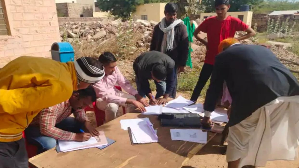 Jaisalmer News Minor girlfriend commits suicide with married lover