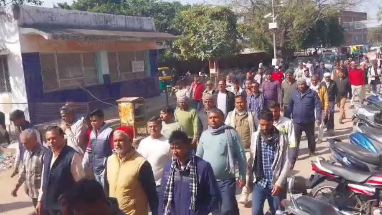 Dholpur Anger among traders after incident of firing in textile showroom