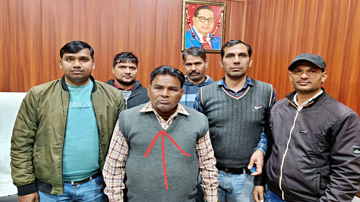 Bharatpur Employee posted in ADO office arrested while taking bribe of Rs 11,000 another absconding