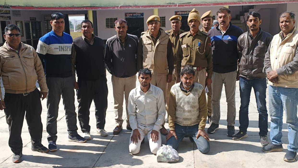 Bharatpur News Rs 9 lakh seized from two thugs Bolero and check also found arrested