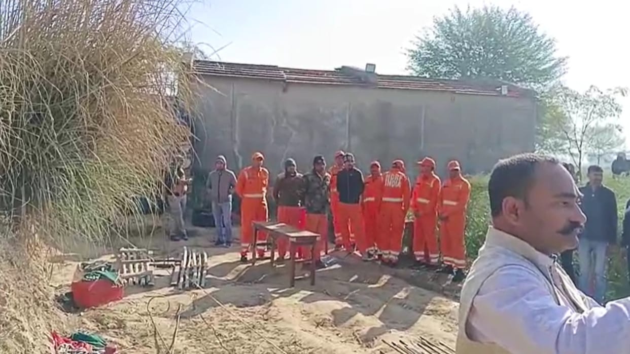 Rajasthan News Woman Fell Into Broewell in Gangapur City Rescue Operation Underway