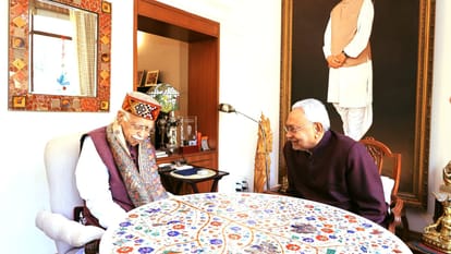 सीएम नीतीश कुमार ने लालकृष्ण आडवाणी से की मुलाकात