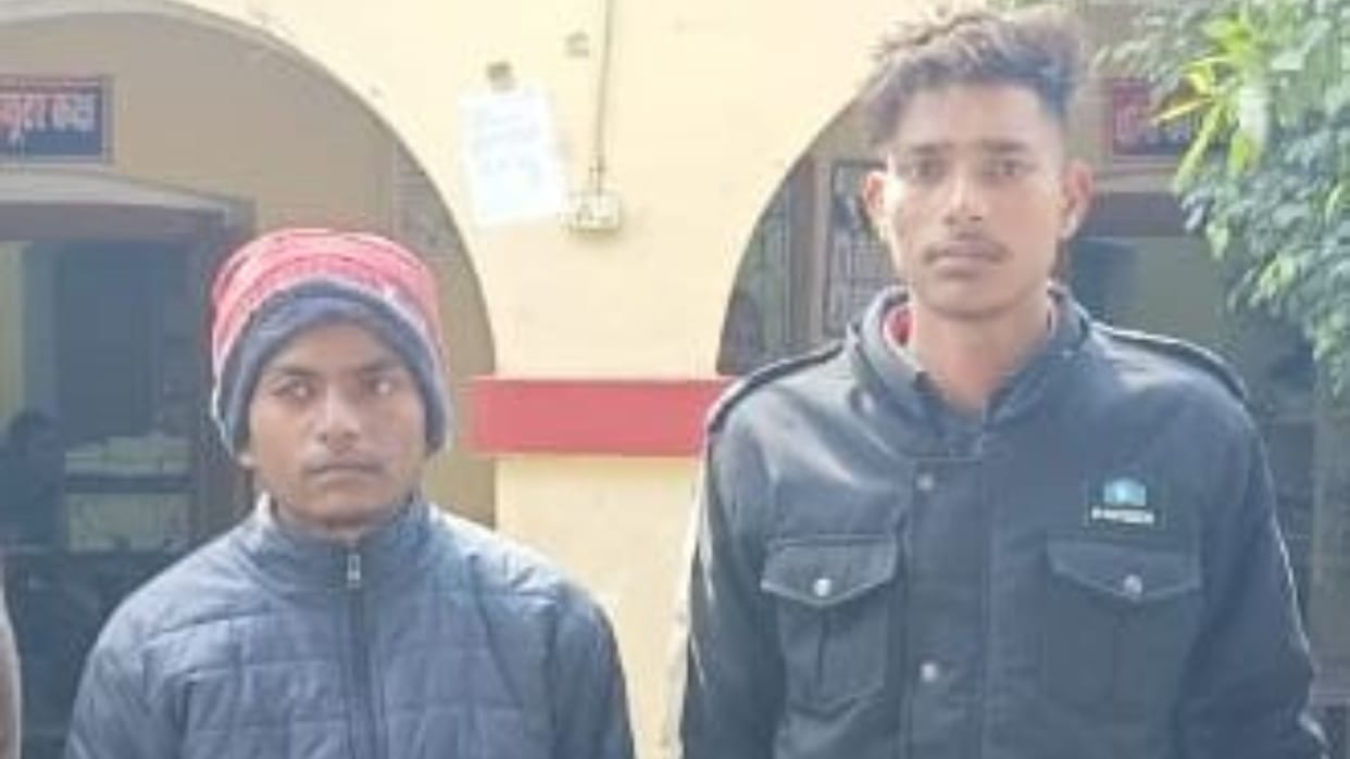 Police arrested two smugglers recovered opium worth Rs 50 lakh in Shahjahanpur