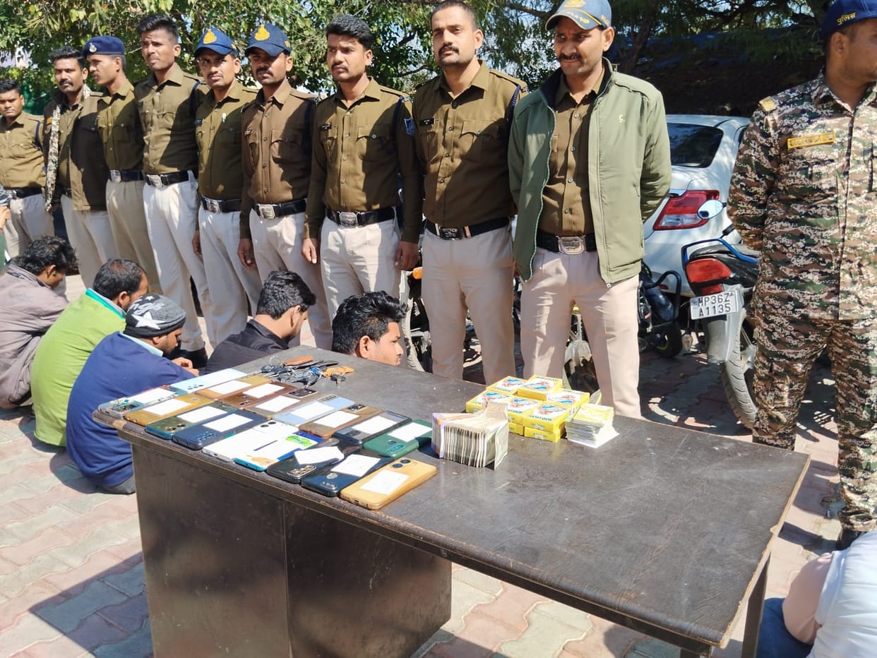 Tikamgarh: Major action by Tikamgarh police, 19 gamblers arrested, goods worth Rs 32 lakh seized