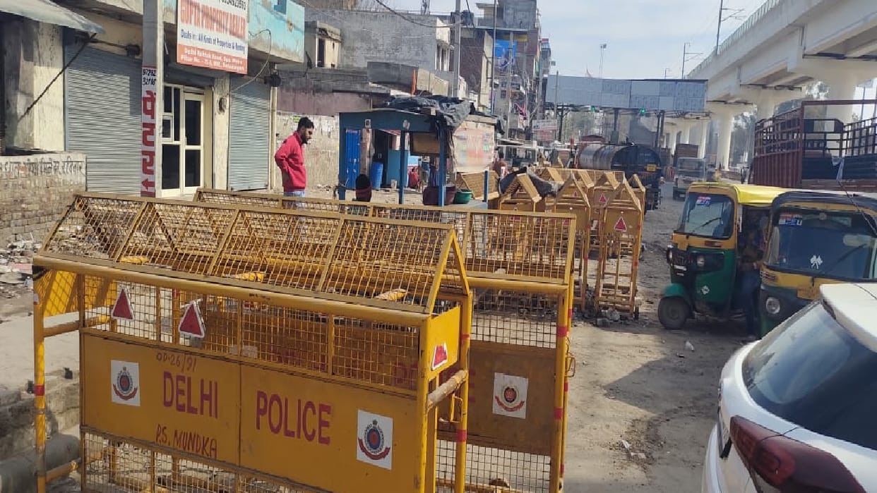 Sound of farmers movement, Delhi and Haryana Police alert, Barricades placed on Tikri border