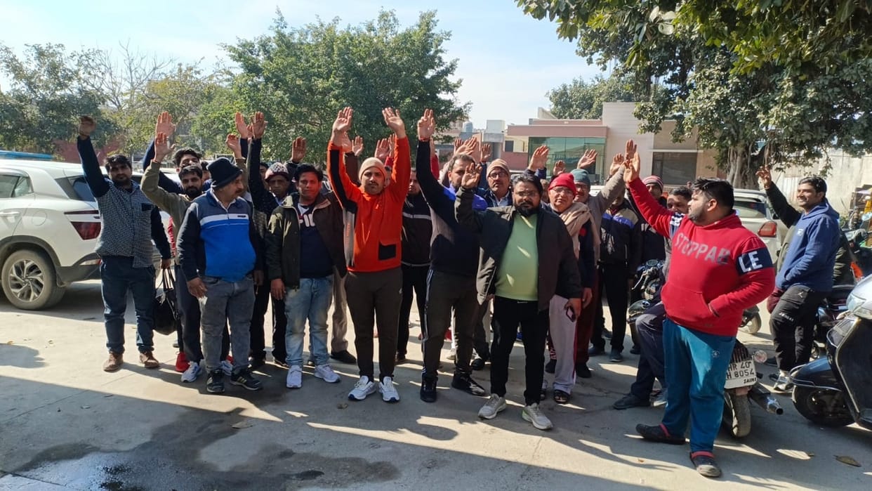 theft incidents increased in Sonipat, shopkeeper took to streets, kept market closed since morning