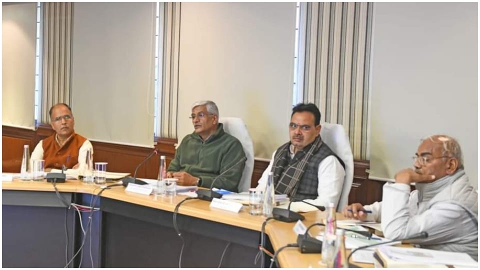 Union Jal Shakti Minister Gajendra Singh Shekhawat reviews Jal Jeevan Mission in Jaipur Hindi News