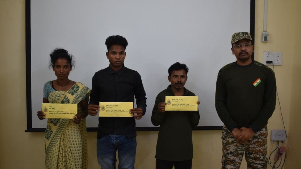 Three Naxalites surrendered in Bijapur