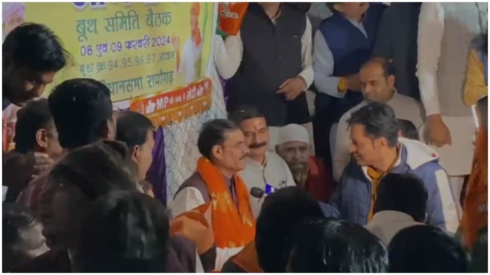 बीडी शर्मा आवन गांव में किया रात्रि विश्राम।