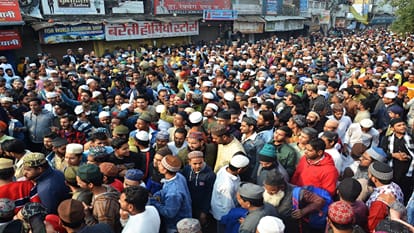 Maulana Tauqeer Raza reached Ala Hazrat Masjid near Islamia Maidan in Bareilly