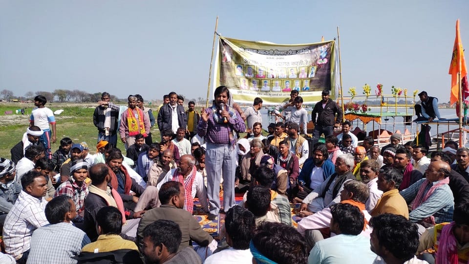 Protest against Garuda Cruise started before landing in Yamuna sailors demonstrated