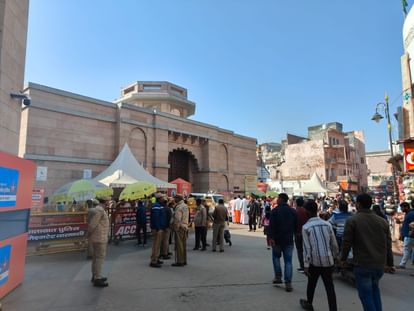 Gyanvapi Live:जुमे की नमाज को लेकर वाराणसी में Police अलर्ट, तस्वीरों में देखें-ज्ञानवापी पर पुलिस टीम का पहरा Gyanvapi news Police alert in Varanasi on jume ki namaz tight security at Gyanvapi aur kashi vishwanath temple
