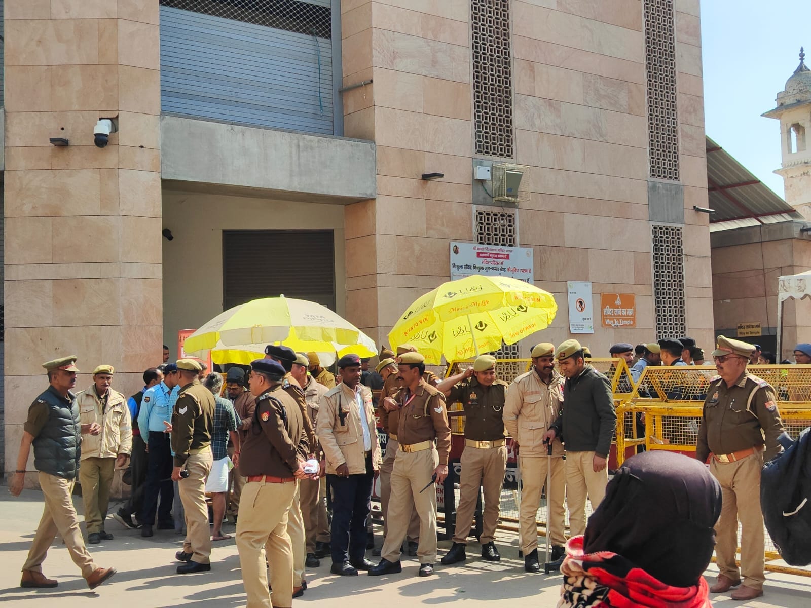 Gyanvapi news Police alert in Varanasi on jume ki namaz tight security at Gyanvapi aur kashi vishwanath temple