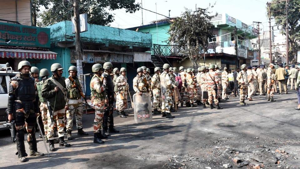 Haldwani Violence Paramilitary force deployed in Banbhoolpura, police checking  five thousand numbers details