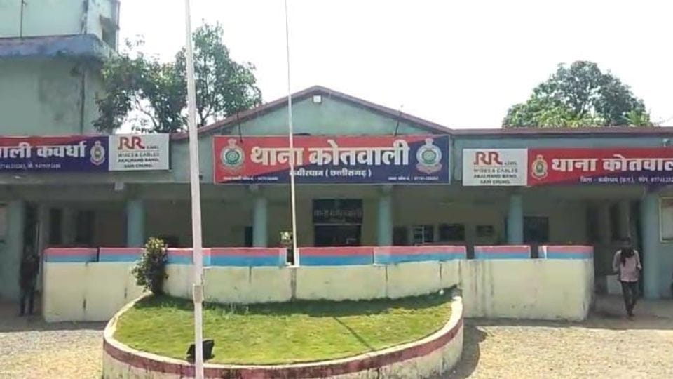 Worker died after getting crushed in charkha machine of jaggery factory in Kabirdham