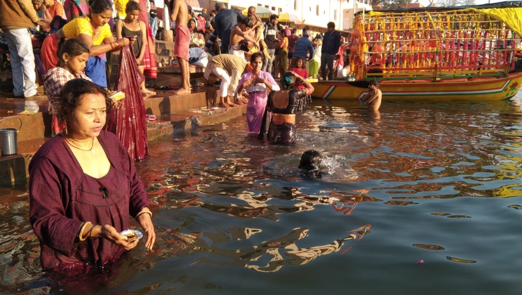 Devotees gathered on Mauni Amavasya festival, took a dip in Mandakini,  also circumambulated Kamdagiri