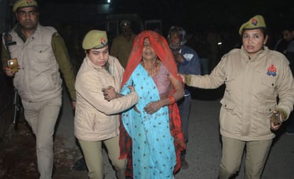Tragic road accident in Hardoi, tractor trolley full of devotees overturned, two died and 23 seriously injured