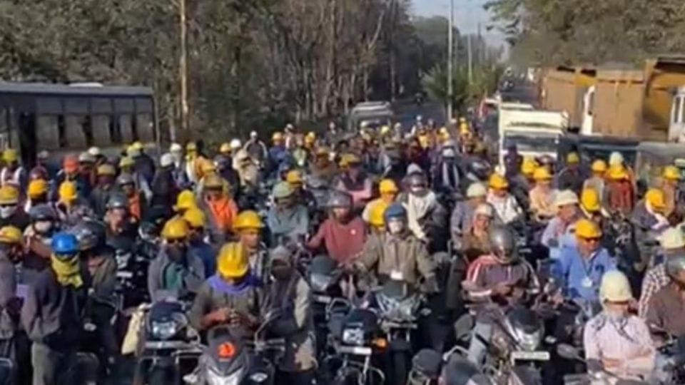 Hundreds of employees opened front at main gate of Gevra mine