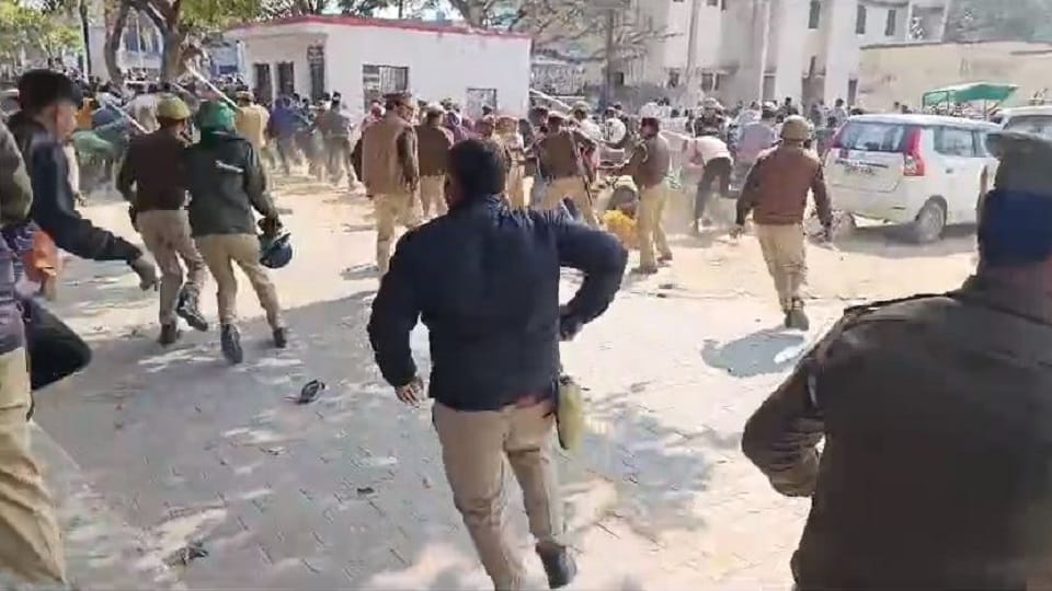 Kasganj news: Uncontrollable mob pelted stones at police station inspector and constable injured