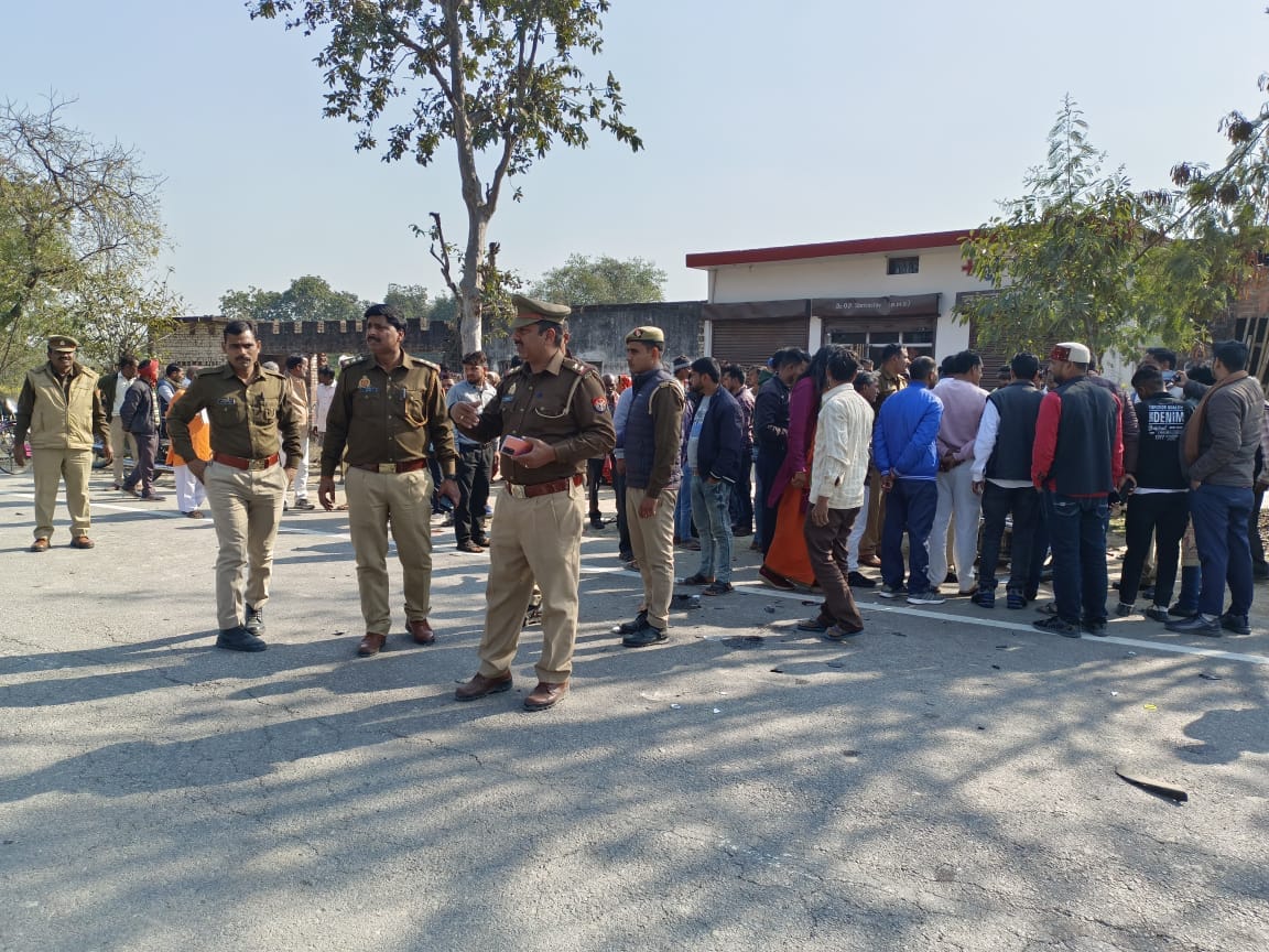 Amethi News: Container hits bike, three including couple killed, driver arrested