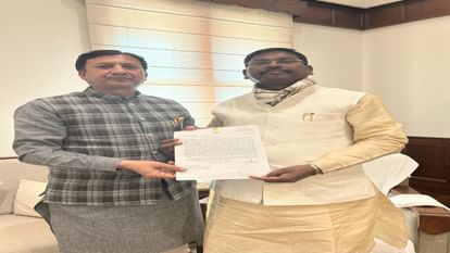 Shimla: केंद्रीय कृषि मंत्री से मिले सिकंदर कुमार, हिमाचली सेब की बिक्री के लिए ठोस व्यवस्था की मांग उठाई MP Sikandar Kumar met the Union Agriculture Minister, raised the demand for concrete arrangements for the sale