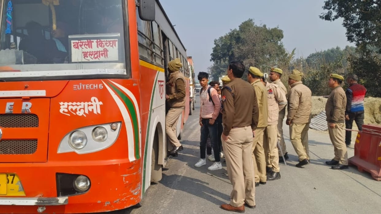 Police Force deployed outside Maulana Tauqeer Raza house in Bareilly