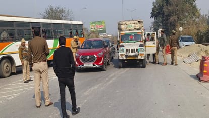 Police Force deployed outside Maulana Tauqeer Raza house in Bareilly