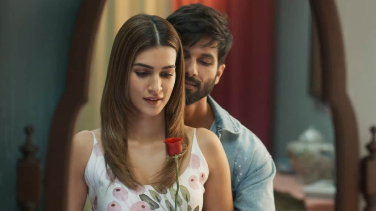 Teri Baaton Mein Aisa Uljha Jiya: Shahid Kapoor Kriti Sanon Dharmendra Movie 1ST DAY 1ST SHOW Public Review