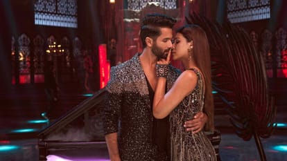 Teri Baaton Mein Aisa Uljha Jiya Movie Review and Rating in Hindi Shahid Kapoor Kriti Sanon Dharmendra dimple
