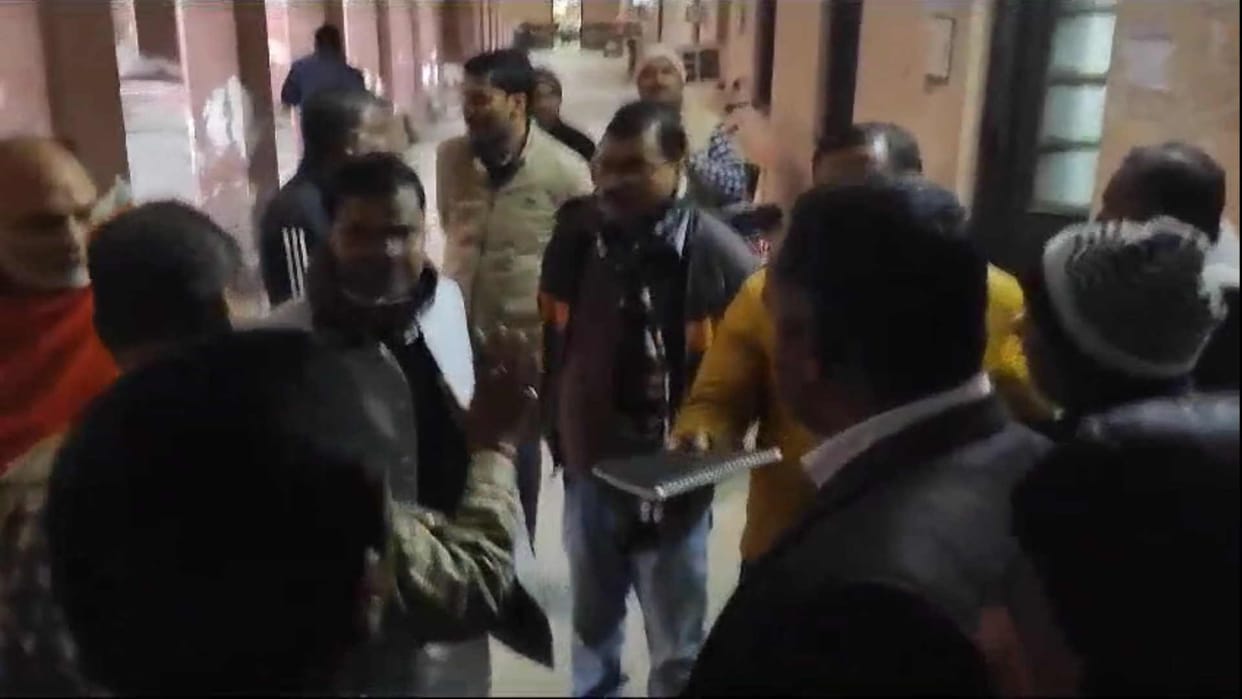 Clash between Kotedars and ration contractors in Collectorate premises
