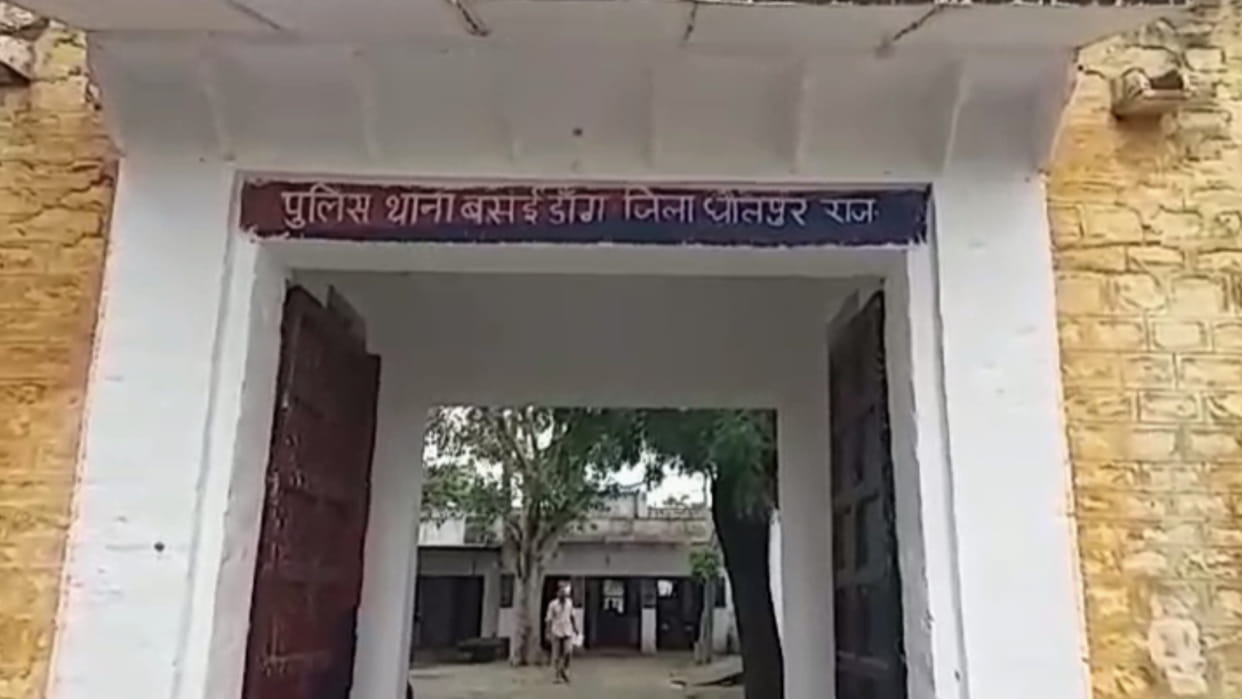 Police caught criminal Surendra Gurjar with a reward of Rs 10,000.
